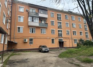 Продаю трехкомнатную квартиру, 75 м2, Алексин, улица Металлистов, 6