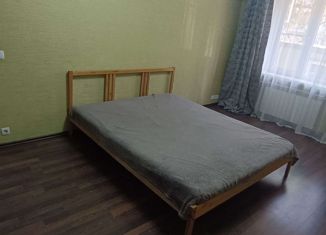 Сдача в аренду 2-ком. квартиры, 45 м2, Батайск, улица Гастелло, 4А