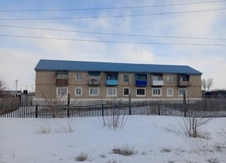 Продается 2-комнатная квартира, 42.1 м2, поселок Кировский, Комсомольская улица, 10