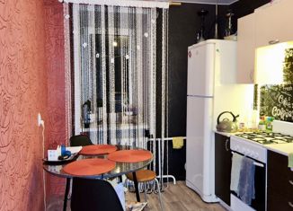 Продаю трехкомнатную квартиру, 57 м2, Чернушка, Коммунистическая улица, 6Б