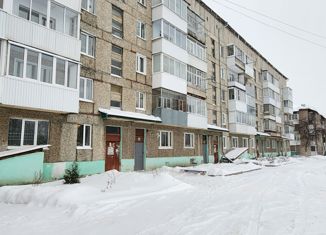 Продам 2-комнатную квартиру, 52 м2, Артёмовский, Комсомольская улица, 13