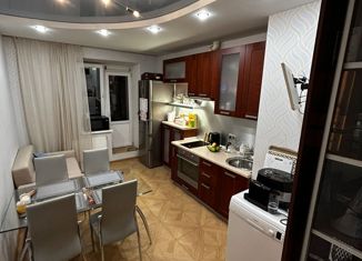 Продаю 2-ком. квартиру, 75 м2, Санкт-Петербург, Коломяжский проспект, 15к1, метро Пионерская