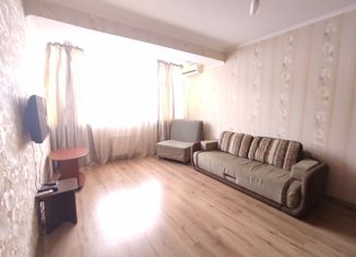 Сдается двухкомнатная квартира, 60 м2, Севастополь, улица Челнокова, 12/2