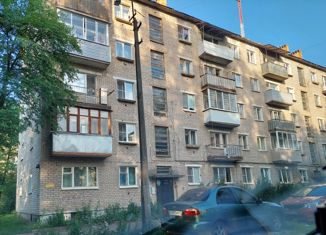 Продаю 2-ком. квартиру, 40.6 м2, Боровичи, Парковая улица, 11