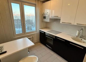 Продажа трехкомнатной квартиры, 60 м2, Москва, Строгинский бульвар, 13к3, район Строгино