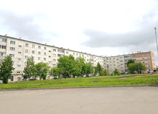 Продам 1-ком. квартиру, 32 м2, Азнакаево, улица Шайхутдинова, 3