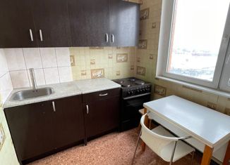 Продам 1-ком. квартиру, 37 м2, Москва, Беловежская улица, 71, станция Немчиновка