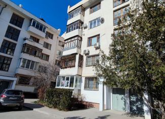 Продается четырехкомнатная квартира, 115 м2, Севастополь, улица Астана Кесаева, 4