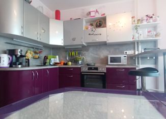 Продам трехкомнатную квартиру, 77.5 м2, Москва, улица Маршала Савицкого, 30, улица Маршала Савицкого