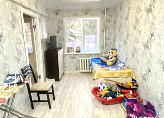 Двухкомнатная квартира на продажу, 44.6 м2, поселок городского типа Комаровский, улица Комарова, 12