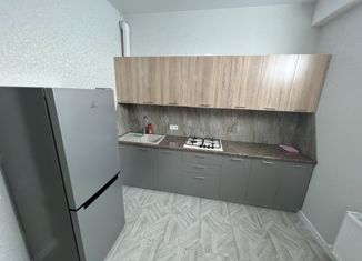 Сдаю 2-ком. квартиру, 50 м2, Каспийск, улица Чернышевского, 84