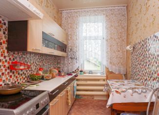 Двухкомнатная квартира на продажу, 52 м2, поселок городского типа Нижний Уфалей, улица Луначарского, 108