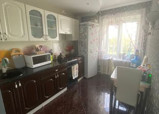 Продается 4-комнатная квартира, 73 м2, Псков, улица Кузбасской Дивизии, 30