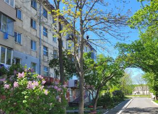 Продам трехкомнатную квартиру, 56 м2, поселок Береговой, улица Первостроителей, 5