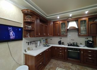 Продаю 4-ком. квартиру, 156 м2, Чебоксары, проспект Максима Горького, 13к1, Северо-Западный жилой район