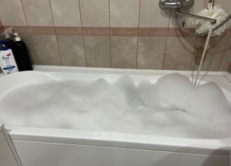 Продам 3-ком. квартиру, 59.9 м2, Алексин, улица Машиностроителей, 5