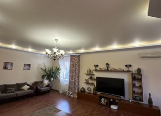 Продается трехкомнатная квартира, 145.4 м2, Волгодонск, улица Гагарина, 8Г