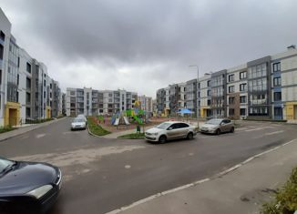 Продам 2-комнатную квартиру, 52 м2, деревня Куюки, Азовская улица, 3, ЖК Микрорайон Яшьлек