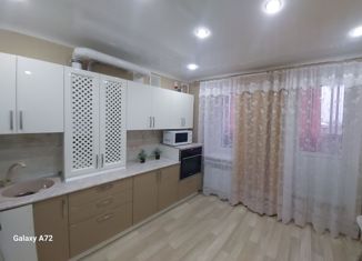 Продам 2-ком. квартиру, 76 м2, Альметьевск, улица Рината Галеева, 8