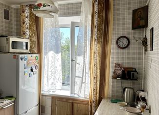 Продается трехкомнатная квартира, 60 м2, Боровичи, Ленинградская улица, 27