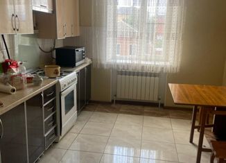 Сдам в аренду 1-комнатную квартиру, 47 м2, Армавир, улица Советской Армии, 177