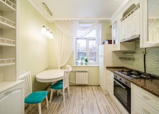 Продам 3-ком. квартиру, 70.4 м2, Рыбное, площадь Ленина, 17