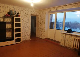 Продаю двухкомнатную квартиру, 34 м2, посёлок городского типа Зауральский, Заводская площадь, 1А