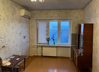 Продается двухкомнатная квартира, 48 м2, Волгоград, улица 50 лет Октября, 25