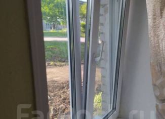 Трехкомнатная квартира на продажу, 50.8 м2, посёлок городского типа Смоляниново, Школьный переулок, 4