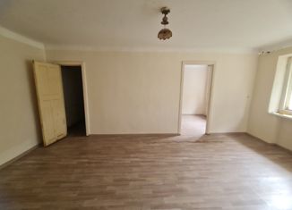 Продается 2-комнатная квартира, 42.8 м2, Большой Камень, улица Блюхера, 11