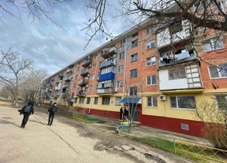 Продам двухкомнатную квартиру, 45 м2, Элиста, 4-й микрорайон, 23, 4-й микрорайон