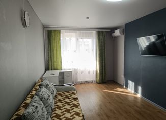 Сдаю в аренду 2-ком. квартиру, 60 м2, Стерлитамак, улица Строителей, 63