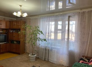 Продажа 4-комнатной квартиры, 88.3 м2, Еманжелинск, Больничная улица, 3