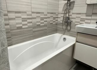 Продажа 3-ком. квартиры, 50.7 м2, Екатеринбург, улица Фрезеровщиков, 25к1, улица Фрезеровщиков