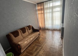 Сдаю 2-комнатную квартиру, 40 м2, Нальчик, улица Тарчокова, 2А, район Горная