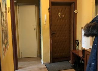 Продаю четырехкомнатную квартиру, 60 м2, Сосновоборск, улица Новоселов, 28