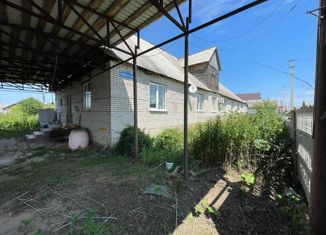 Продам четырехкомнатную квартиру, 146.8 м2, поселок городского типа Шемышейка, Узинская улица, 3