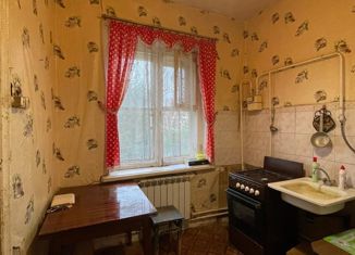 Продам двухкомнатную квартиру, 42 м2, Боровичи, улица Горького, 18