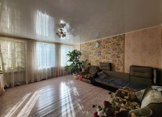 Продажа 2-комнатной квартиры, 78 м2, Татарстан, улица 60 лет Октября, 1