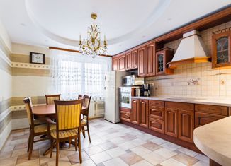 Продается 4-комнатная квартира, 133.4 м2, Санкт-Петербург, Серебристый бульвар, 21, метро Пионерская