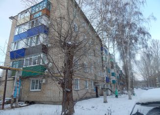 Трехкомнатная квартира на продажу, 58.2 м2, посёлок городского типа Безенчук, Советская улица, 162А