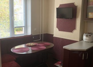 Продажа 3-ком. квартиры, 69 м2, Кольчугино, улица Веденеева, 16