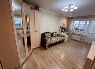 Продажа трехкомнатной квартиры, 59 м2, Тихвин, 1-й микрорайон, 42