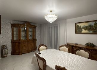Продается пятикомнатная квартира, 140 м2, Братск, улица Металлургов, 37