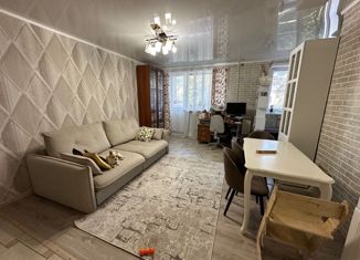 Продам 3-комнатную квартиру, 58 м2, Калуга, улица Дзержинского, 15