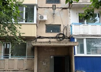 Продаю двухкомнатную квартиру, 50.4 м2, посёлок Возрождение, улица Дзержинского, 2Б