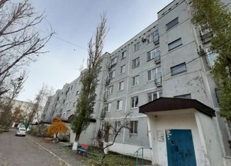 Продаю 4-комнатную квартиру, 80 м2, Элиста, 8-й микрорайон, 51, 8-й микрорайон