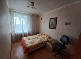 Продается трехкомнатная квартира, 62 м2, Радужный, 1-й микрорайон, 14