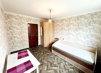 Продам 1-ком. квартиру, 12.4 м2, Уссурийск, Пролетарская улица, 100