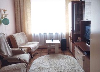 Продается трехкомнатная квартира, 50 м2, Камешково, улица Комсомольская Площадь, 6А